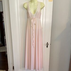 Vintage 60s Olga light pink deep lace V‎ neck sleeveless nylon long nightgown